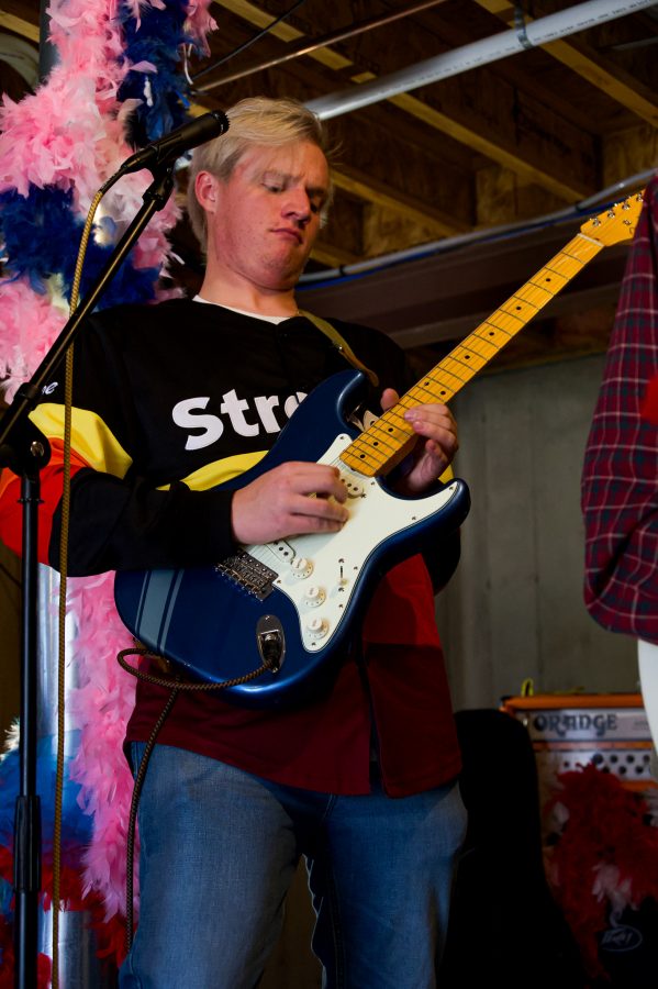 Violet Visionaries band member Jayden Yackey solos during one of the band's new songs Nov. 7. (Milo Gladstein | The Collegian)