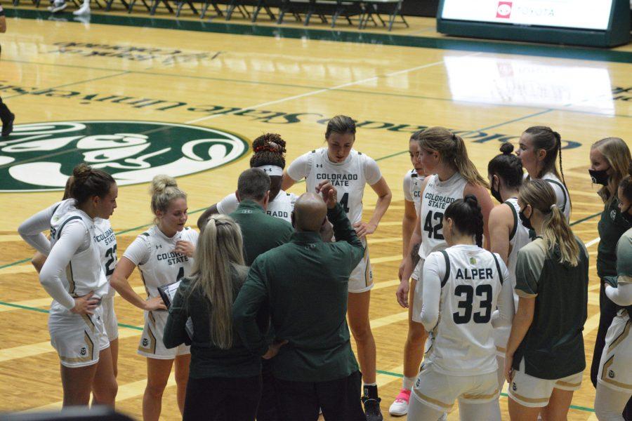 The Colorado State womens basketball team huddles during a time out.