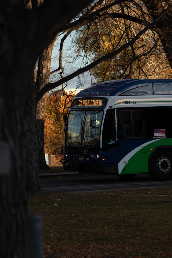 A bus on Meridian Ave Nov. 12. (Mykyta Prykhodko | The Collegian)