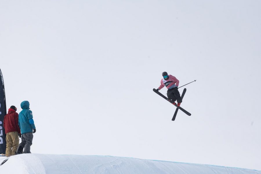 Etienne Geoffroy Gagnon grabs his ski during ski slopestyle finals