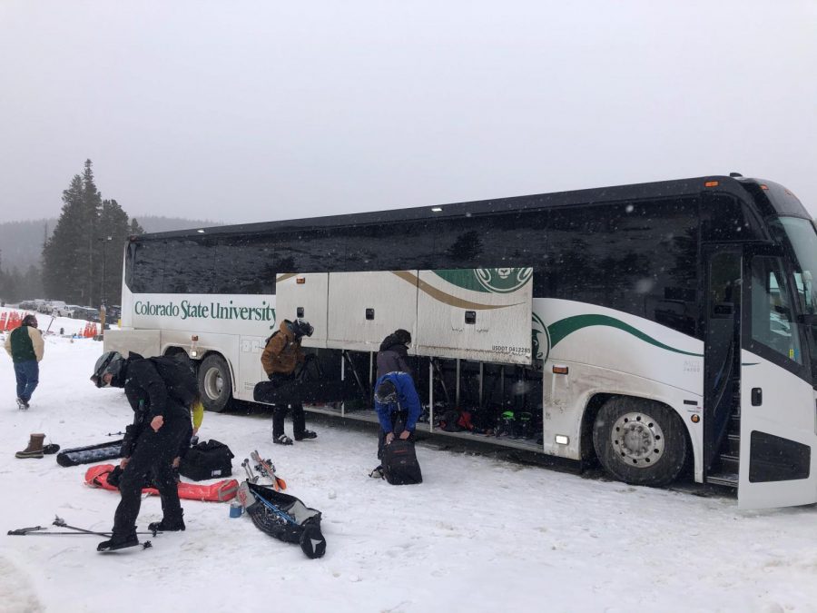 Colorado+State+University+students+and+staff+unload+the+SkiSU+bus+in+front+of+a+ski+resort+and+prepare+for+a+full+day+on+the+mountain.