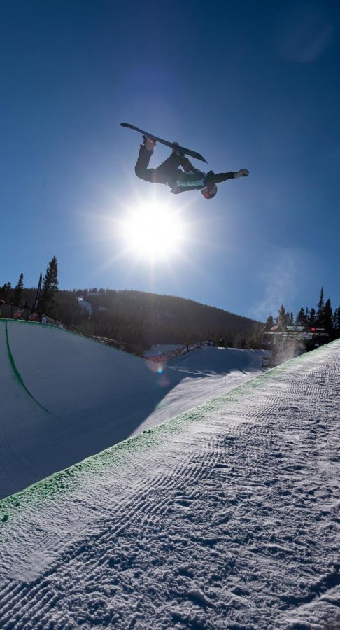 Taylor Gold tweaks a grab during men’s superpipe finals at Dew Tour
