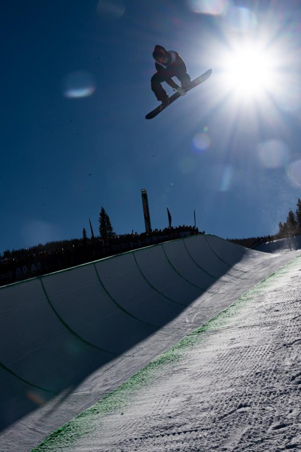 Taylor Gold Grabs his board during men’s superpipe finals at