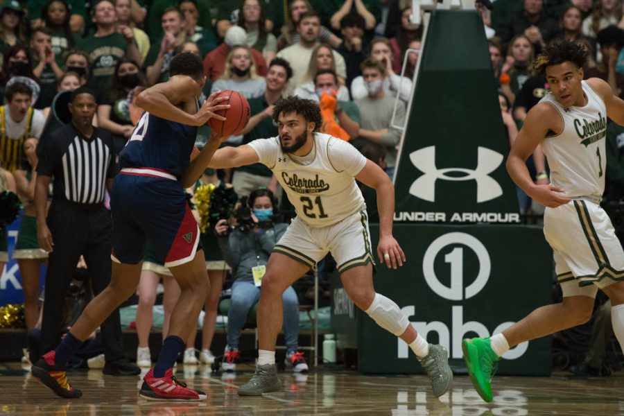 Colorado State guard David Roddy (21) defends against California State University Fresno guard Junior Ballard Feb. 11, 2022
