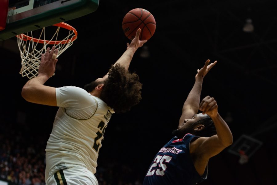 Colorado State guard David Roddy (21) lays the ball up against California State Fresno guard Anthony Hollard (25).