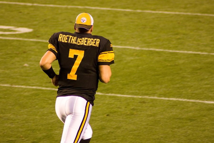 Quarterback+Ben+Roethlisberger+%287%29+of+the+Pittsburgh+Steelers+jogs+on+field+prior+to+a+game+Sept.+29%2C+2008.+%28Photo+courtesy+of+Andy+via+Wikimedia+Commons%29