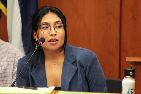 Senior political science student Kimberly Carracedo-Perez introduces herself during the first senate meeting of the semester for the Associated Students of Colorado State University. As speaker pro tempore, Carracedo-Perez said, My job is to provide you with resources.