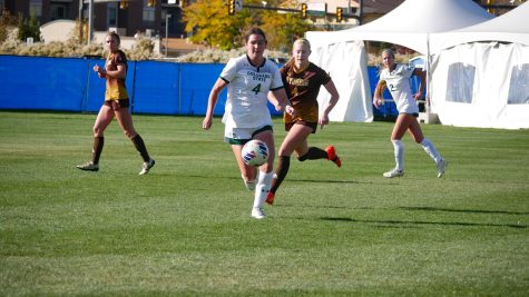 Colorado State defender Taylor Bee looks to clear the ball upfield Oct 27.