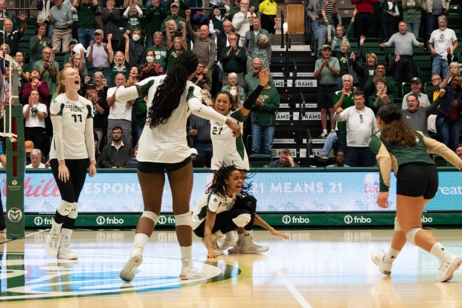 The+Colorado+State+University+volleyball+team+celebrates+their+win+over+conference+rivals+California+State+University%2C+Fresno+Bulldogs