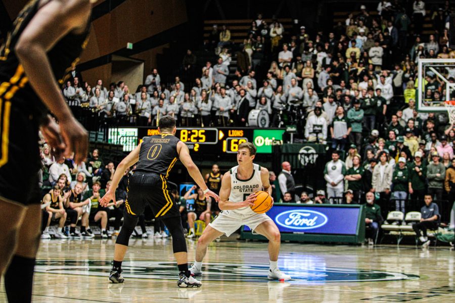 Colorado state guard Baylor Hebb eyes his teammate for the pass vs Southeastern Louisiana Nov 11.