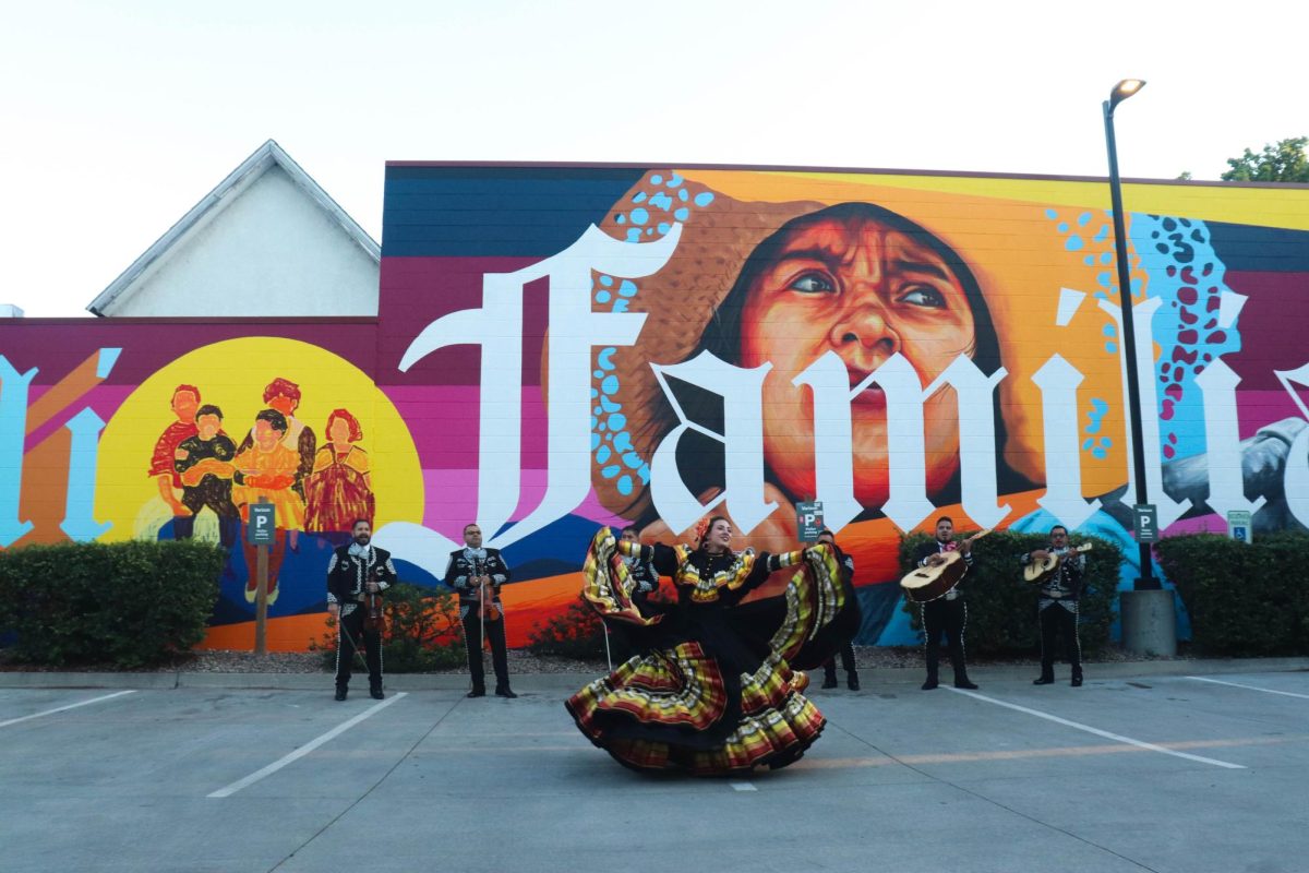 Yadira+Solis+performs+traditional+Hispanic+dance+while+mariachi+band+plays+for+Armando+Silva%E2%80%99s+mural+reveal+on+Friday%2C+Sep+15.+Mural+was+commissioned+by+Mujeres+de+Colores+to+honor+hispanic+families+and+field+workers+in+northern+colorado.+traditional+Hispanic+dance+while+mariachi+band+plays+for+Armando+Silva%E2%80%99s+mural+reveal+on+Friday%2C+Sep+15.+Mural+was+commissioned+by+Mujeres+de+Colores+to+honor+hispanic+families+and+field+workers+in+northern+colorado.%0A