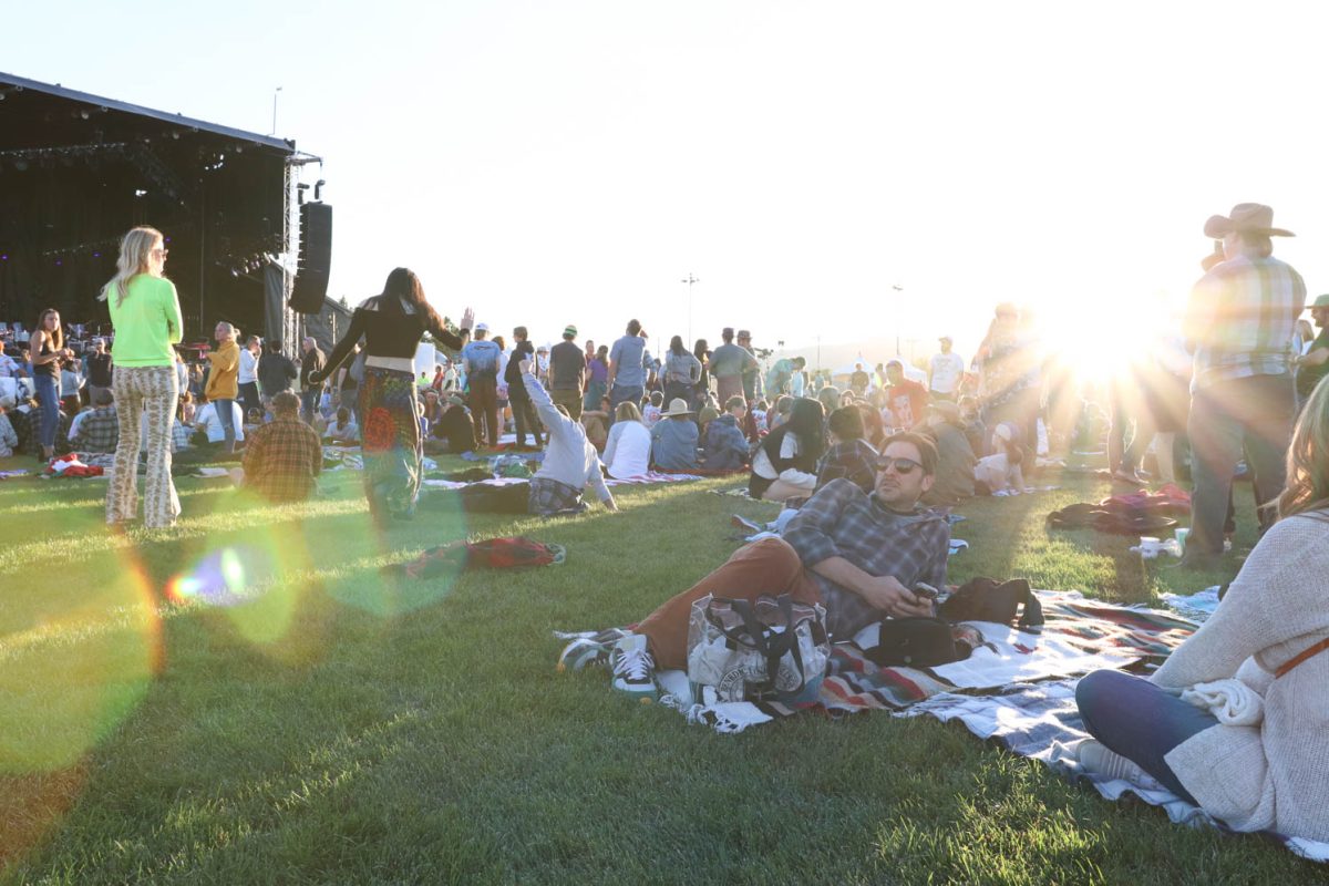 Crowd attending Goose Oct. 7. The concert on the LSC lawn had students, alumni, and fans in attendance. 