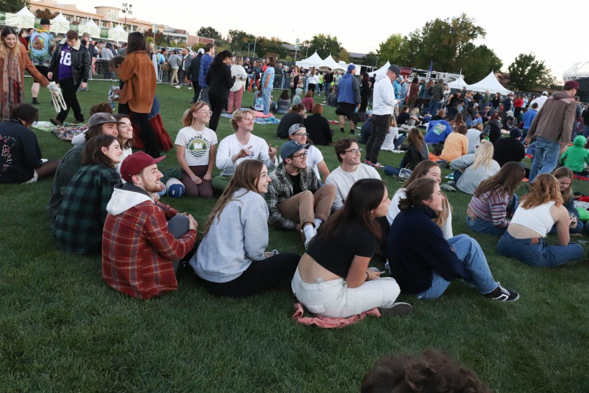 Crowd attending Goose Oct. 7. The concert on the LSC lawn had students, alumni, and fans in attendance. 