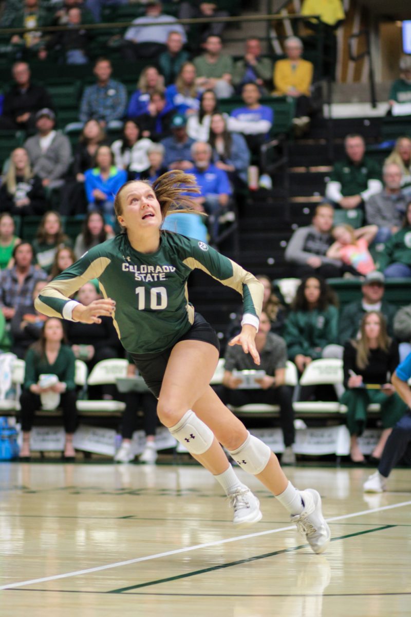 Colorado State libero Anna Porter (10) sprints after the ball as it is sent out of bounds Nov. 18.