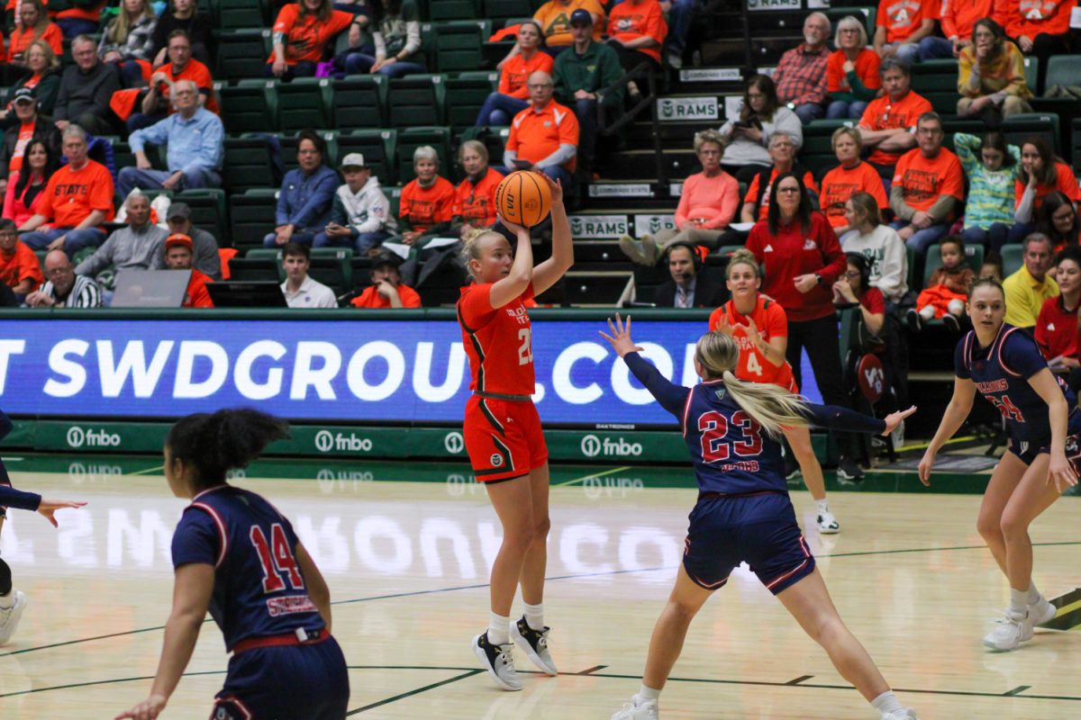 Sanna Strom (20) shoots a two-pointer against the Fresno State Bulldogs.