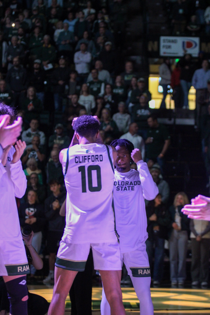 Colorado State guard Nique Clifford (10) does a handshake with Keshawn Williams.