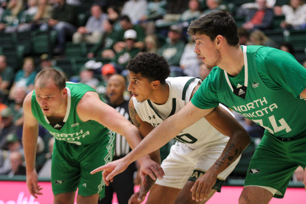 Nique Clifford (10) prepares for his teammate to shoot a freethrow.