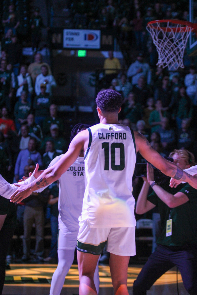 Nique Clifford (10) high fives his teammates.