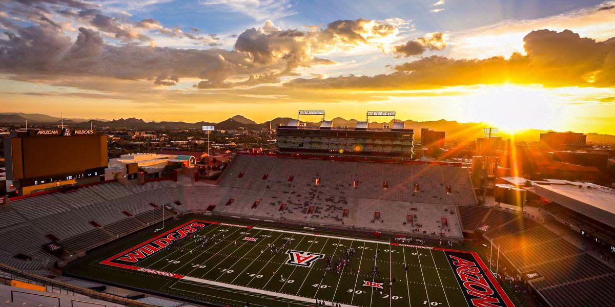 Photo courtesy of Snoop Dogg Arizona Bowl