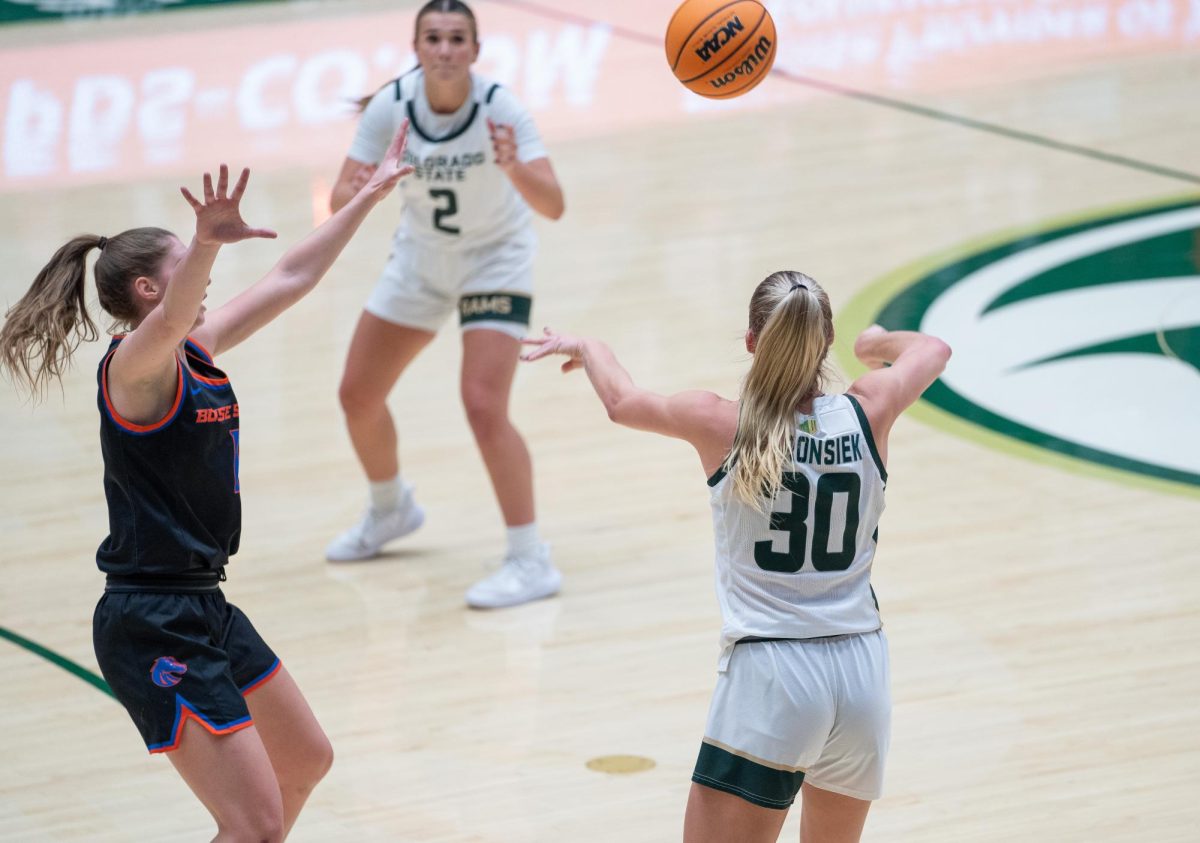 Hannah Ronsiek passes the ball to teammate Brooke Carlson (2). The Colorado State University Women's Basketball Team played Boise State on Tuesday, 1/21 and took the win with an end score of 79-70. 