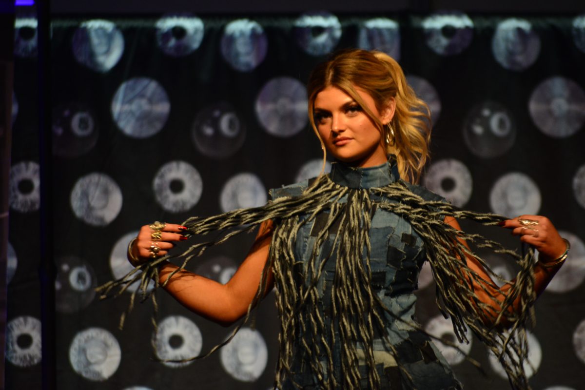 01_01_00_AstralThreadsFashionShow_KOrtega_007