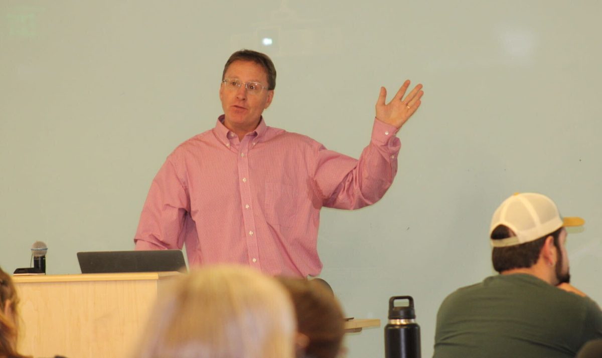 CSU biology professor delivers talk on extremophilic microorganisms, research advancements